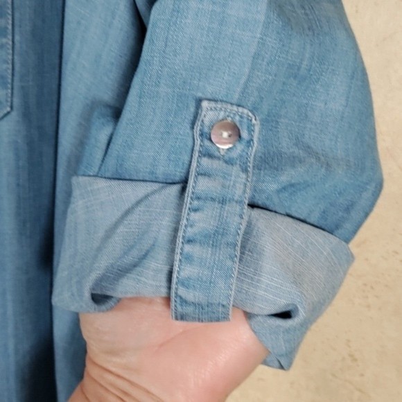 01549 Toofan blue chambray button front tabbed sleeve shirt M NWT - Picture 7 of 12